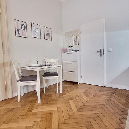 Finnem Rentals Florenc Прага Екстериор снимка
