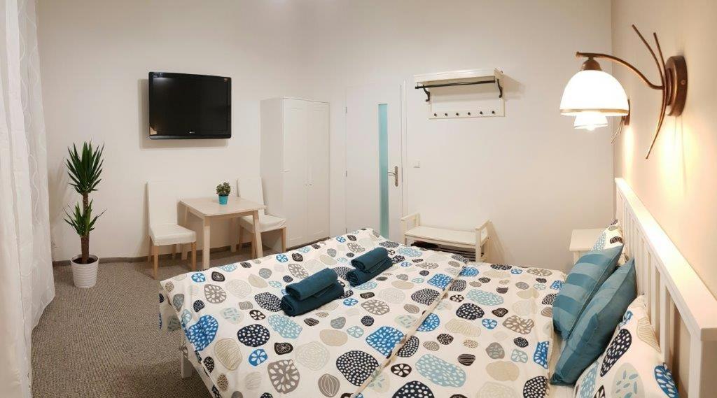 Finnem Rentals Florenc Прага Екстериор снимка