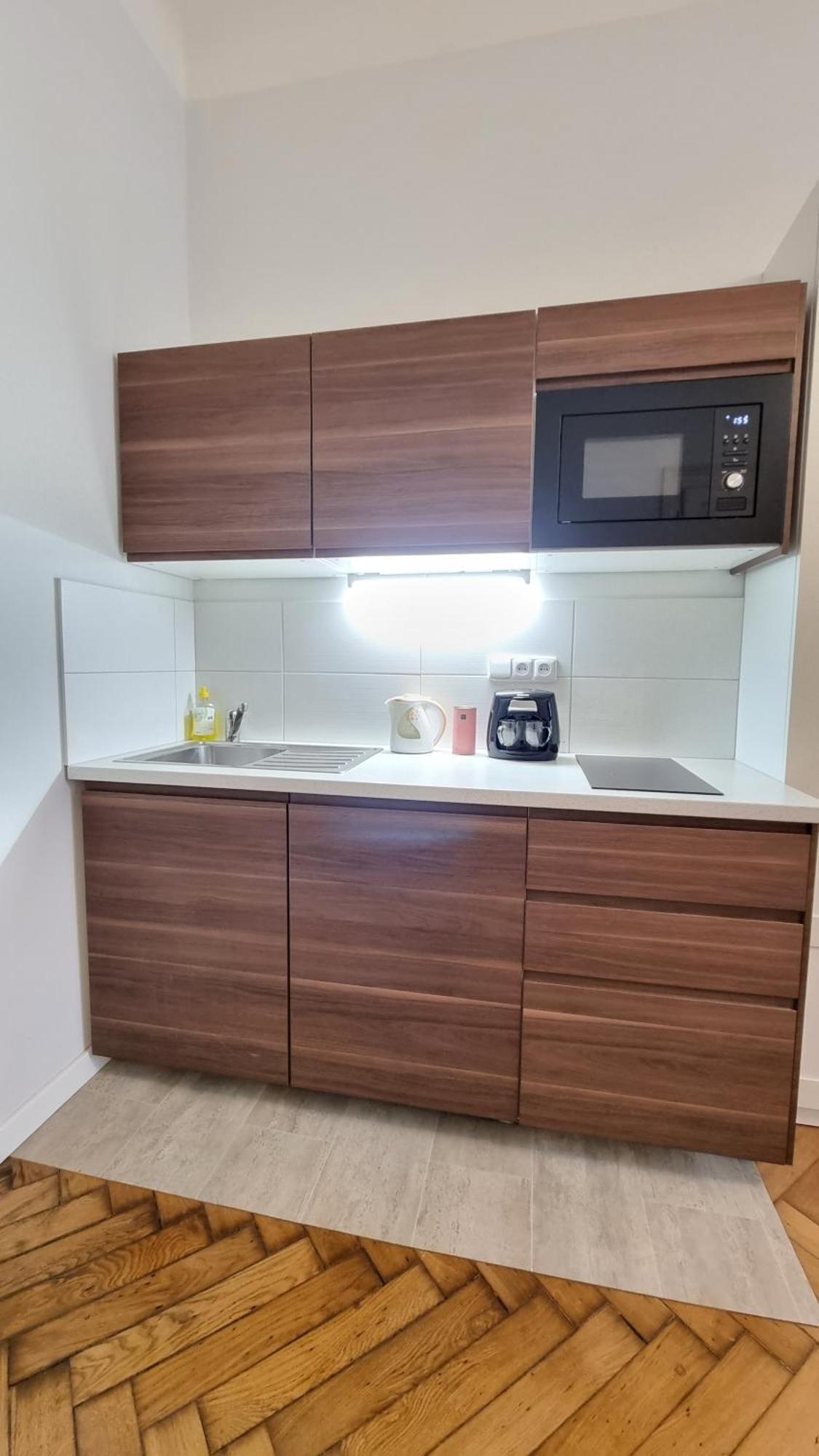 Finnem Rentals Florenc Прага Екстериор снимка