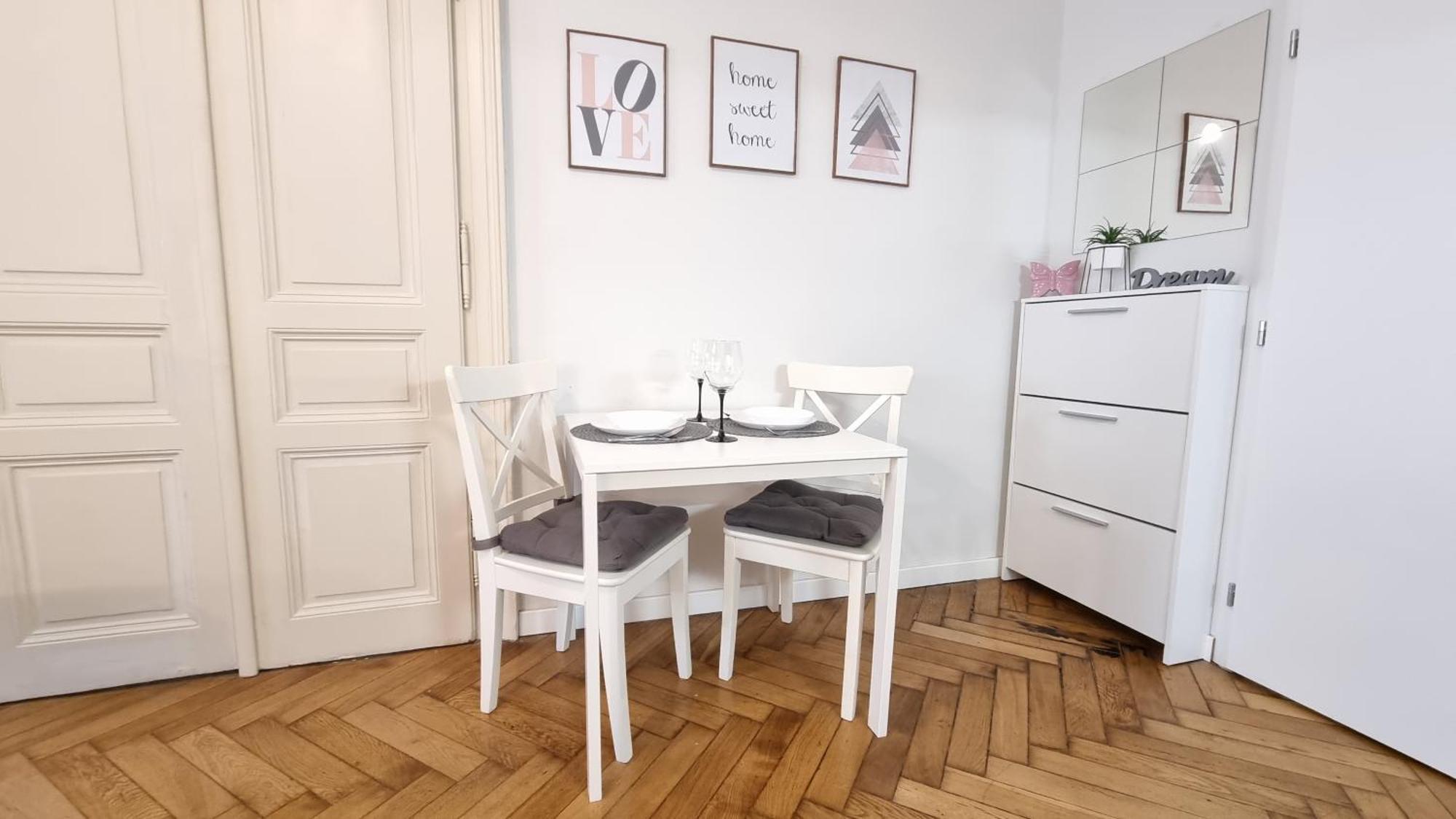 Finnem Rentals Florenc Прага Екстериор снимка