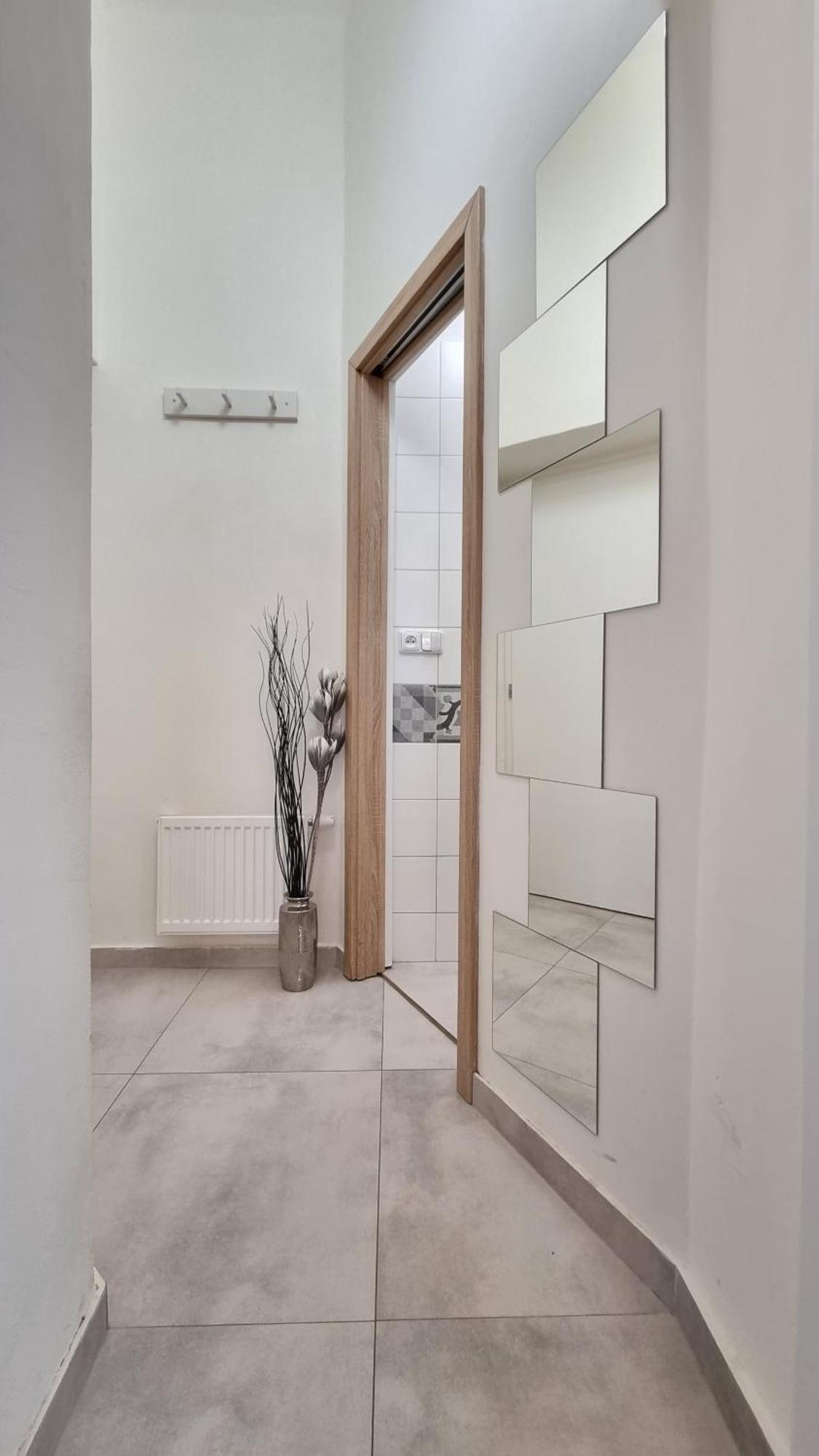 Finnem Rentals Florenc Прага Екстериор снимка