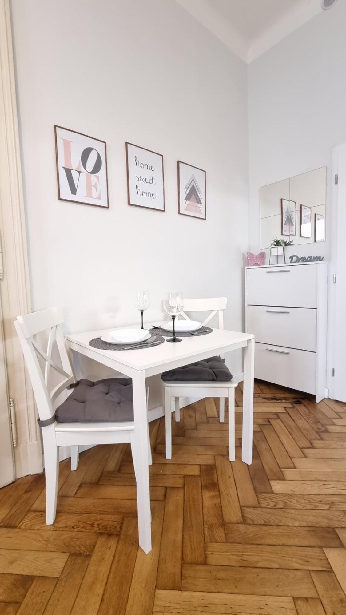 Finnem Rentals Florenc Прага Екстериор снимка