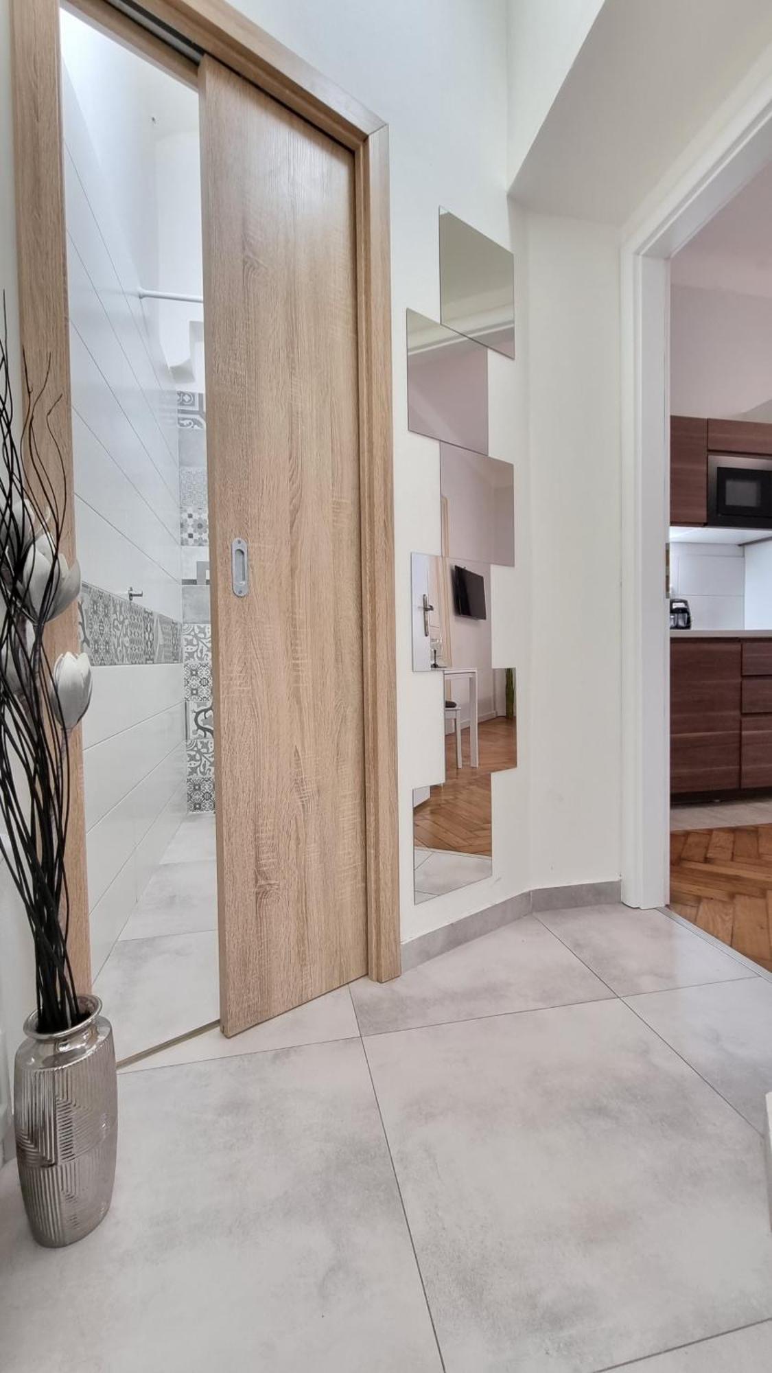 Finnem Rentals Florenc Прага Екстериор снимка