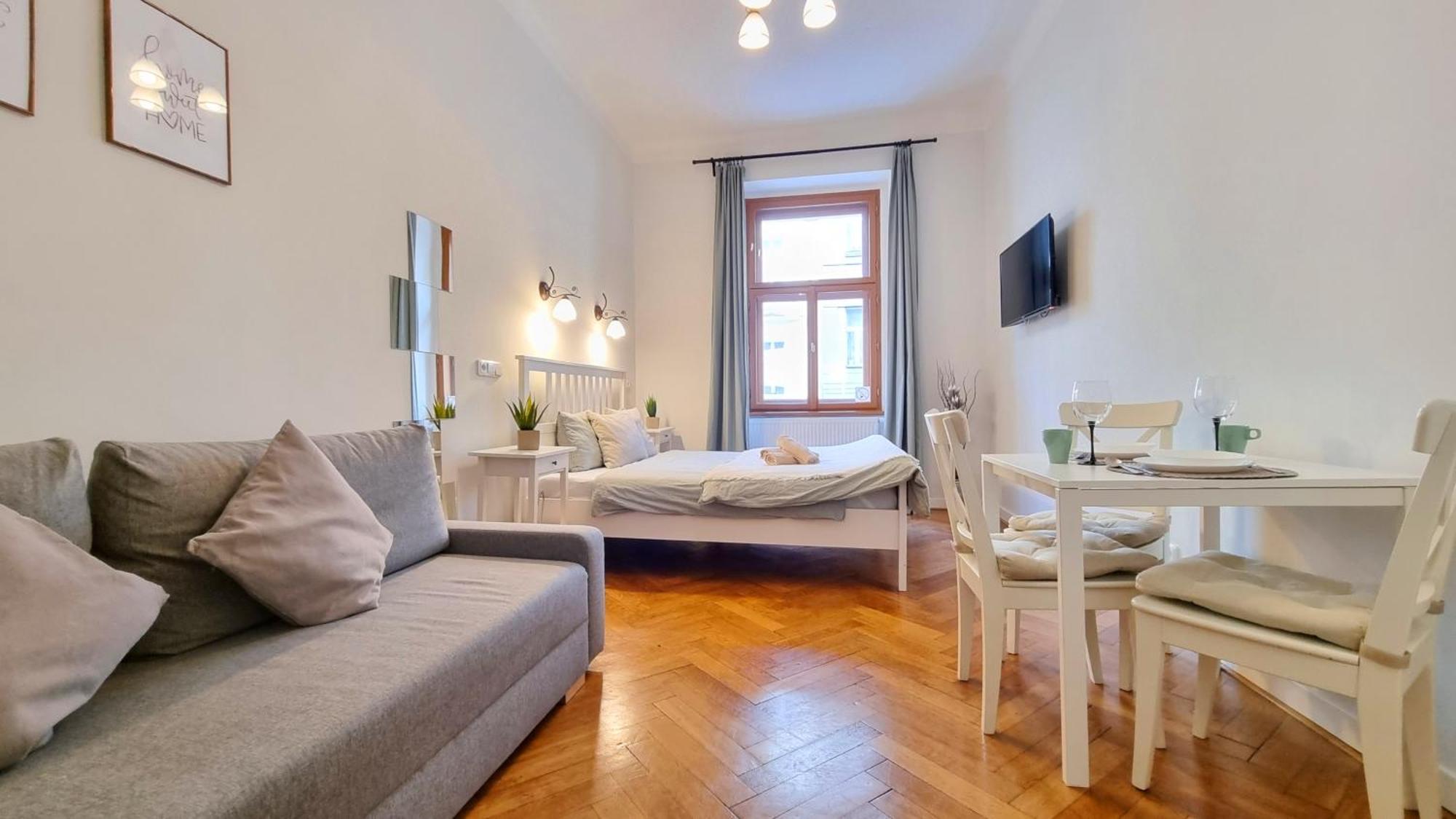 Finnem Rentals Florenc Прага Екстериор снимка