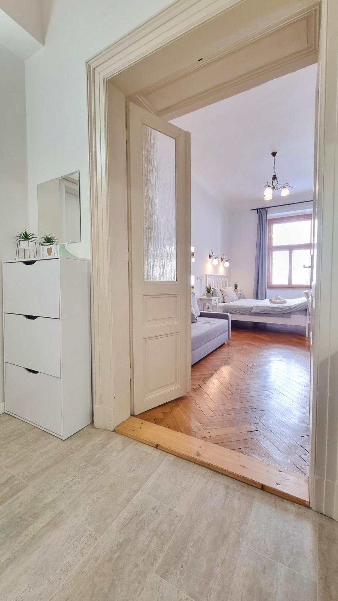 Finnem Rentals Florenc Прага Екстериор снимка