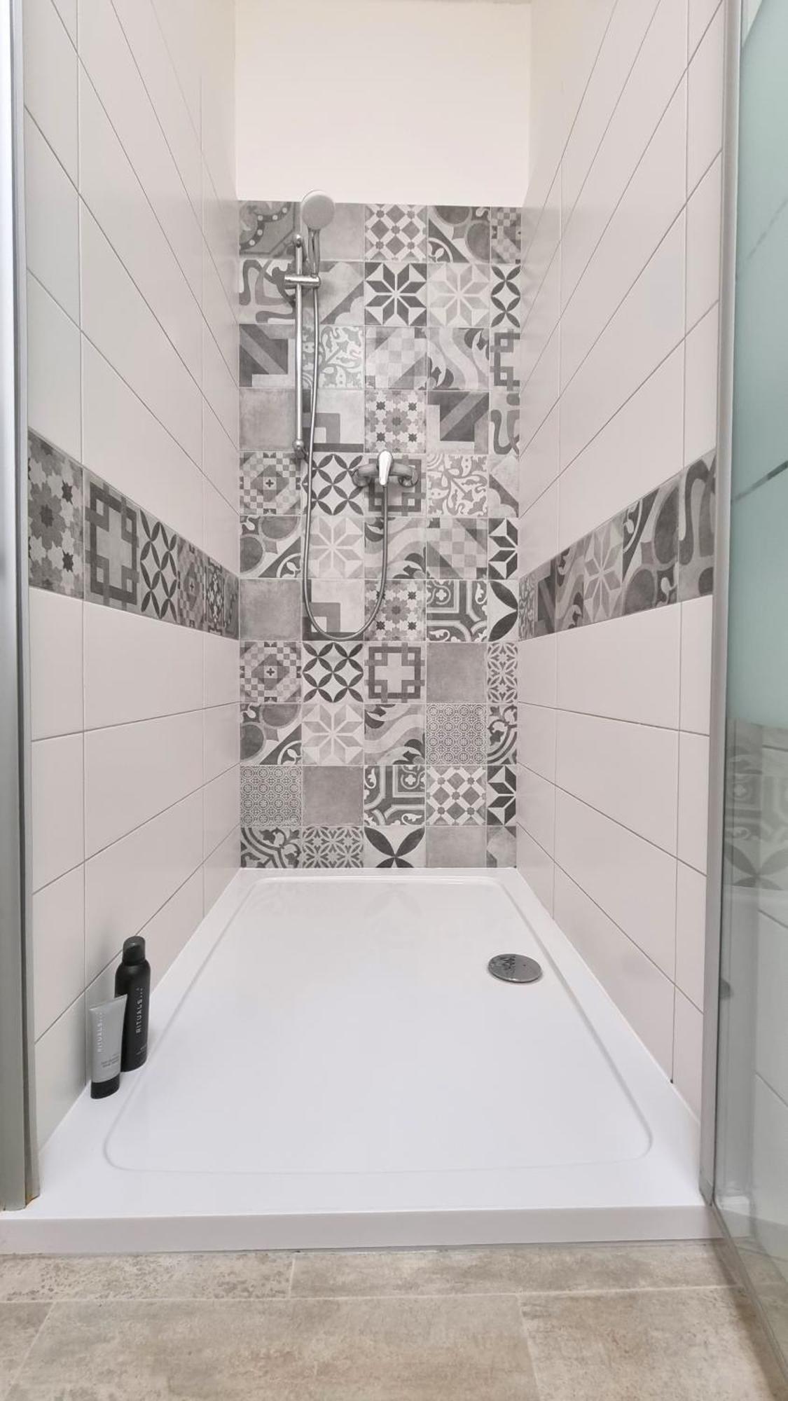 Finnem Rentals Florenc Прага Екстериор снимка
