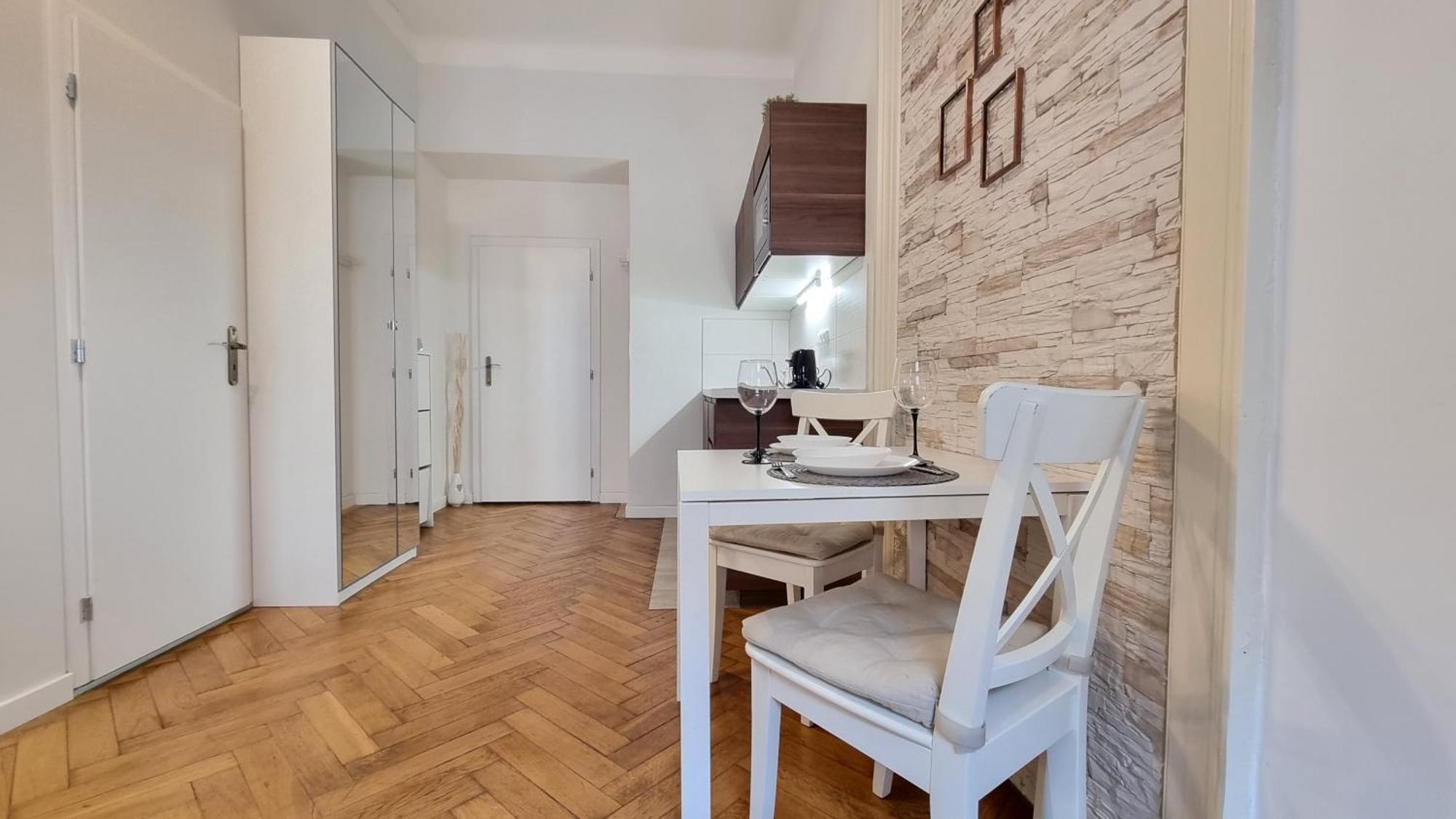 Finnem Rentals Florenc Прага Екстериор снимка