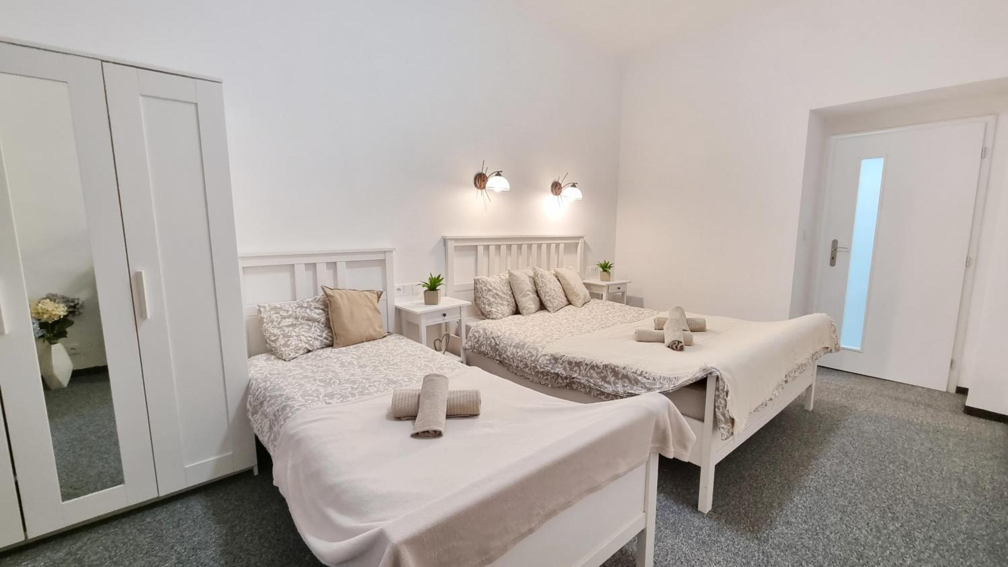 Finnem Rentals Florenc Прага Екстериор снимка