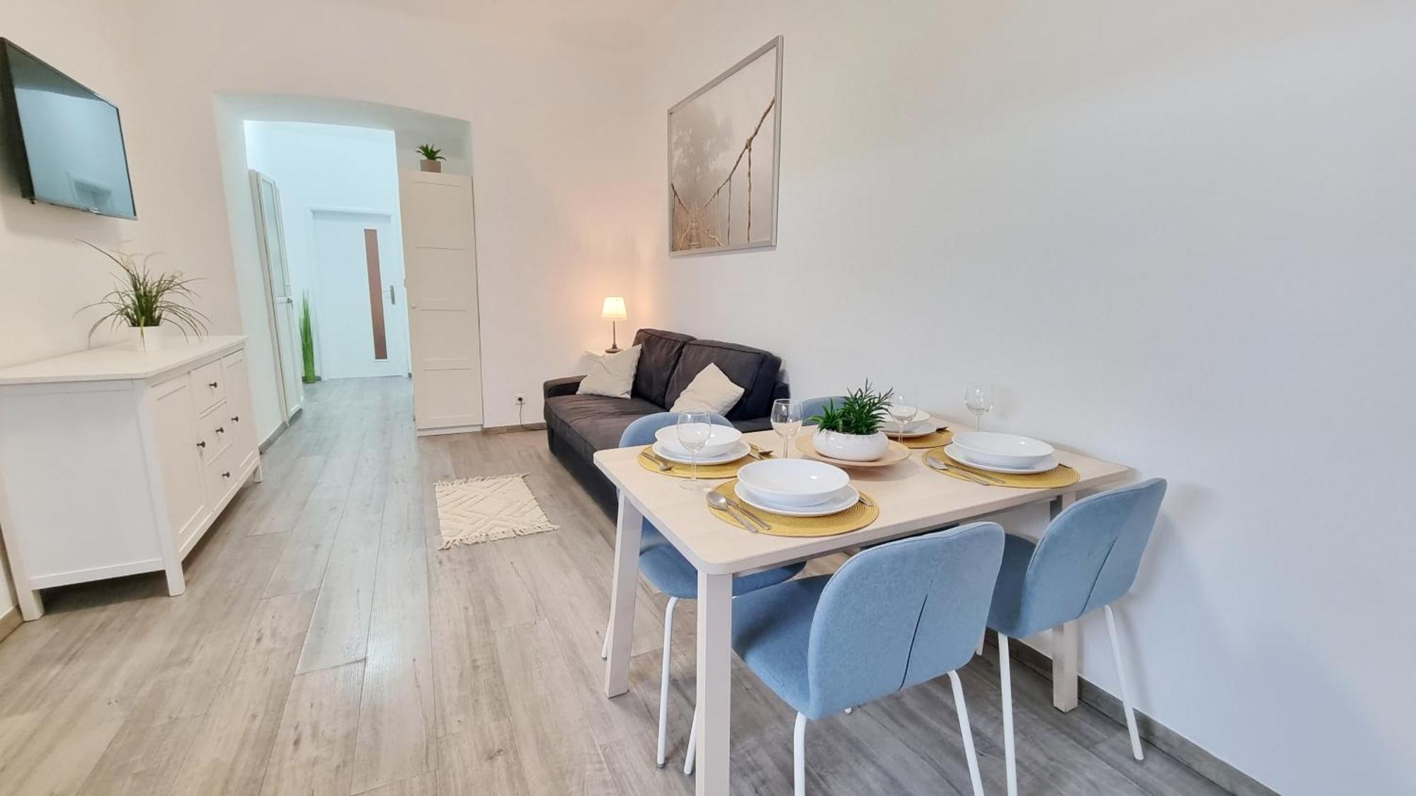 Finnem Rentals Florenc Прага Екстериор снимка