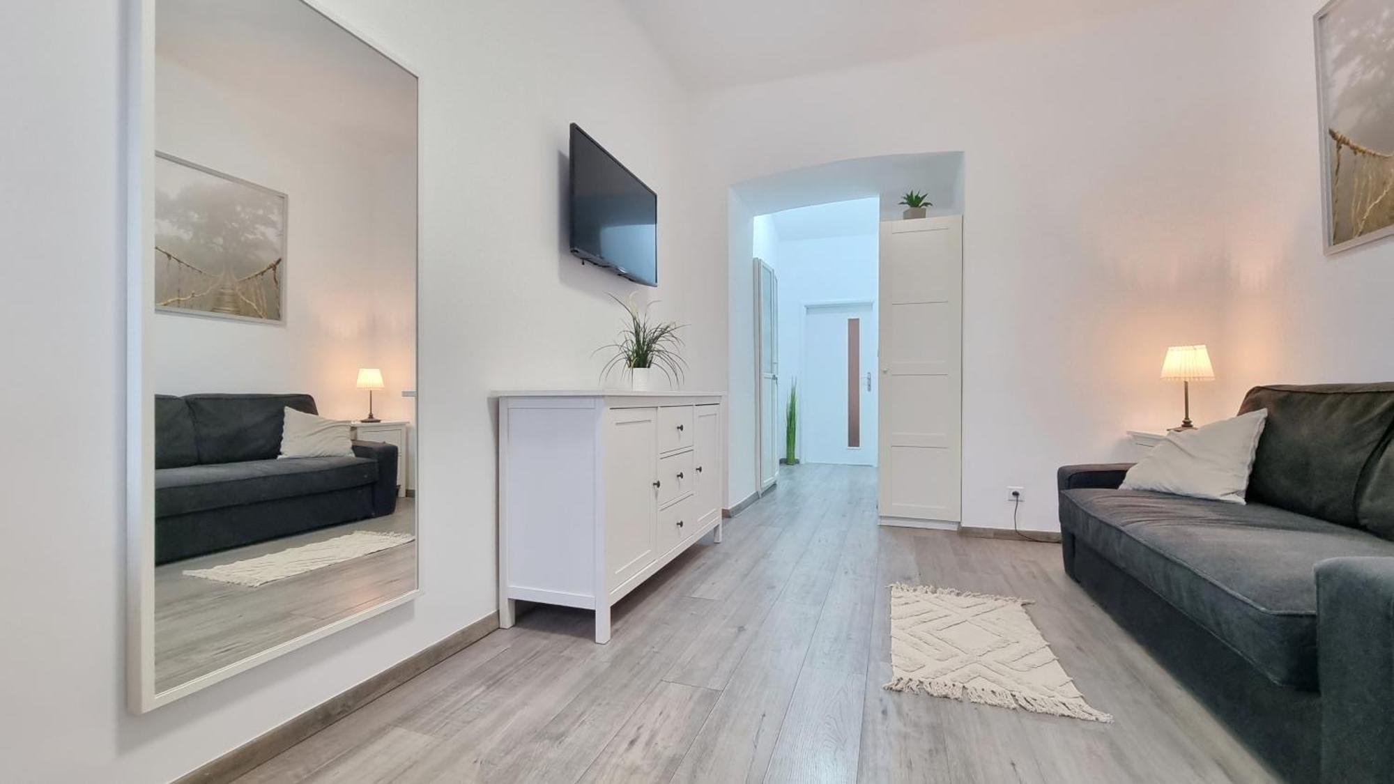 Finnem Rentals Florenc Прага Екстериор снимка