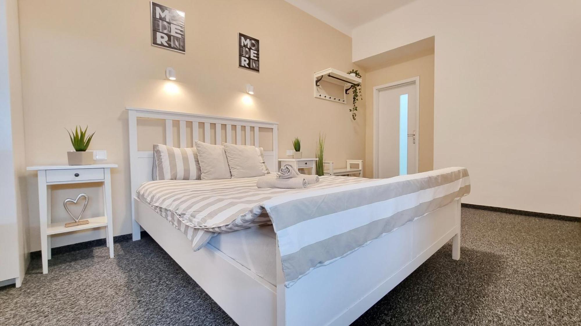 Finnem Rentals Florenc Прага Стая снимка
